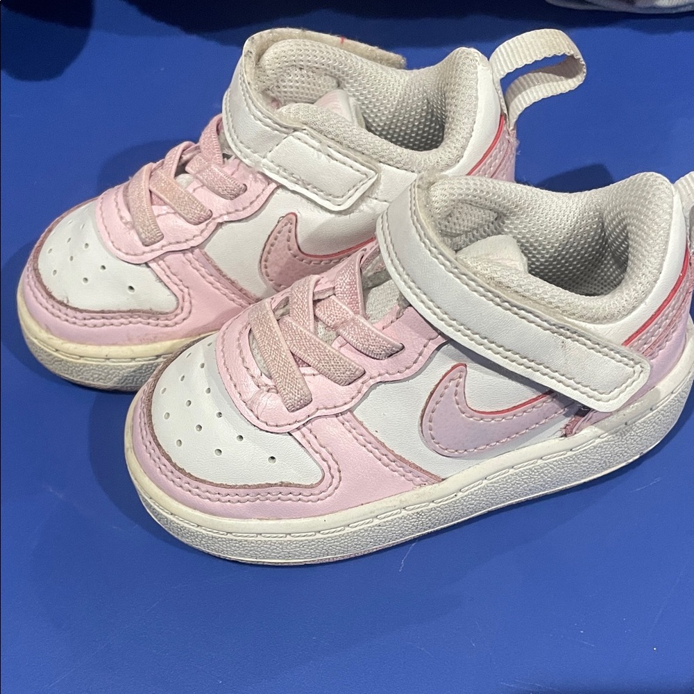 Nike Kids Sneakers in Pink and White